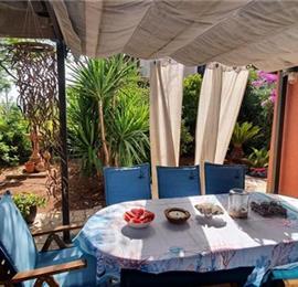 4 bedroom villa with pool in Maslinica, sleeps 8